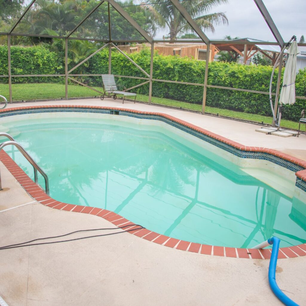 Swimming pool with low water level